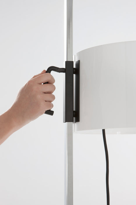 TMC floor lamp de Santa & Cole