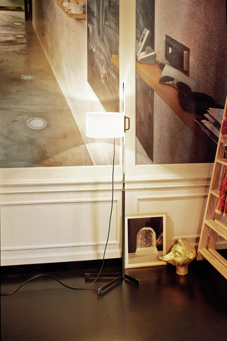 TMC floor lamp de Santa & Cole