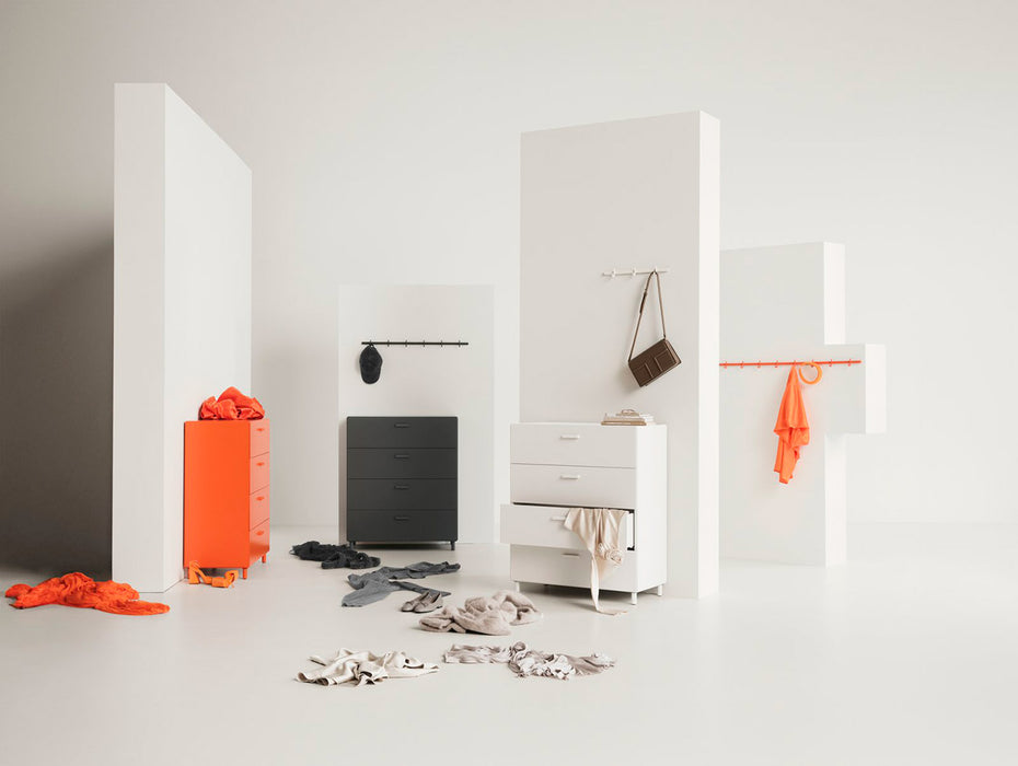 Relief chest of drawers with legs de String Furniture