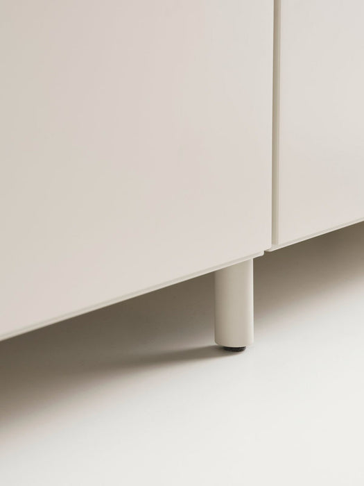 Cómoda baja Relief con patas