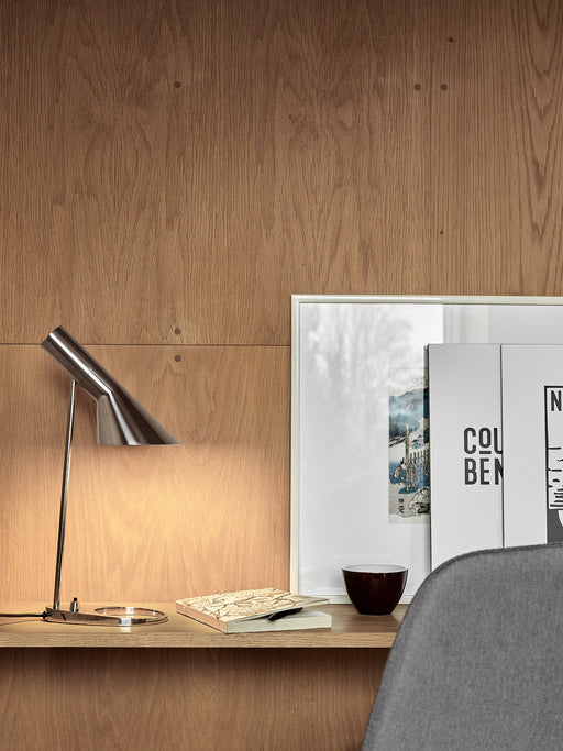 Lámpara de mesa AJ Louis Poulsen