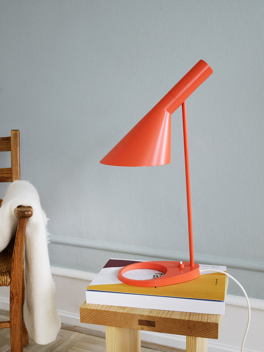 Lámpara de mesa AJ de Louis Poulsen