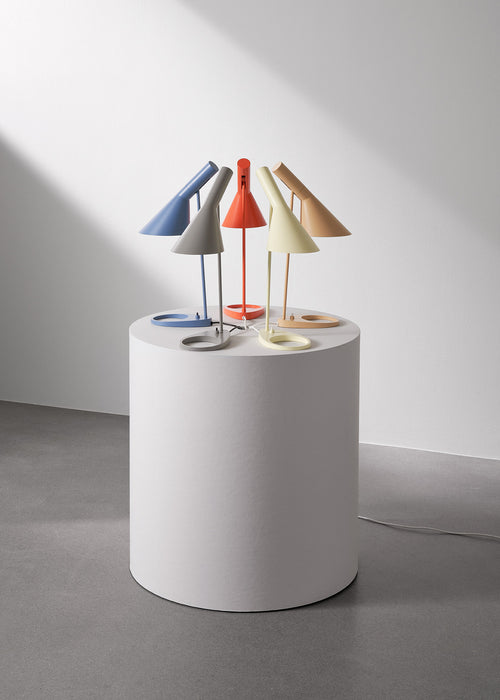 Lámpara de mesa AJ de Louis Poulsen