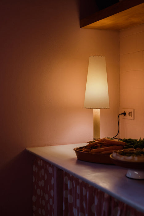 Basic M2 table lamp de Santa & Cole