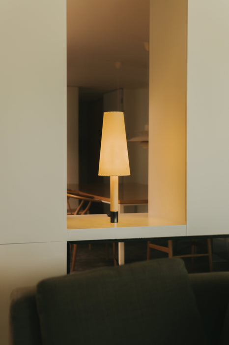 Basic M2 table lamp de Santa & Cole