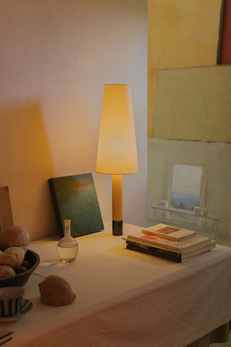 Basic M2 table lamp de Santa & Cole