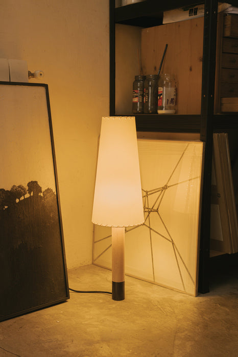 Basic M2 table lamp de Santa & Cole