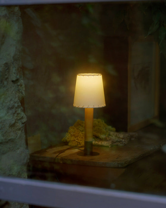 Basic M1 table lamp de Santa & Cole