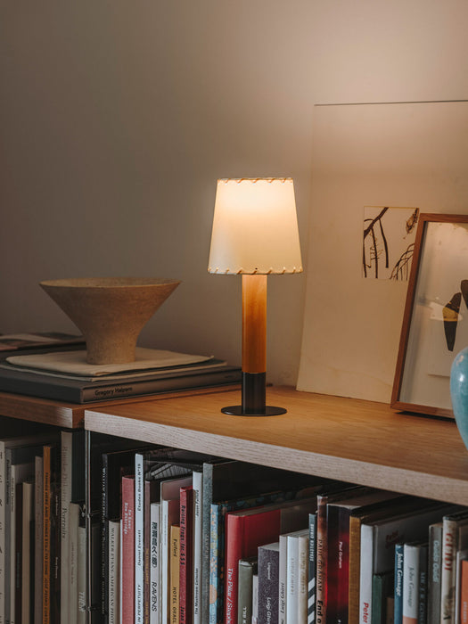 Basic M1 table lamp de Santa & Cole