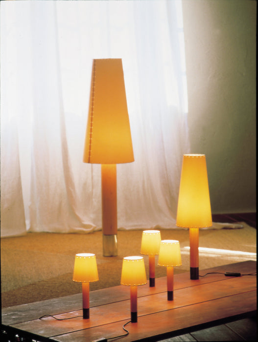 Basic M2 table lamp de Santa & Cole