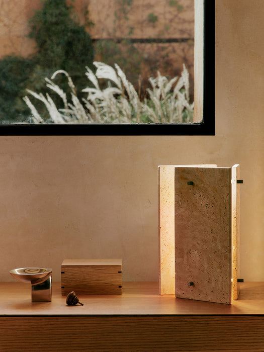 Lámpara de mesa Oeste de Ferm Living