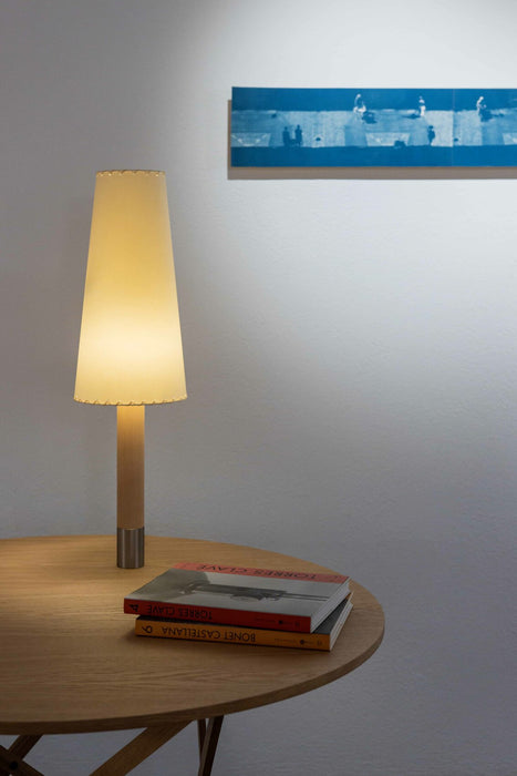 Basic M2 table lamp de Santa & Cole