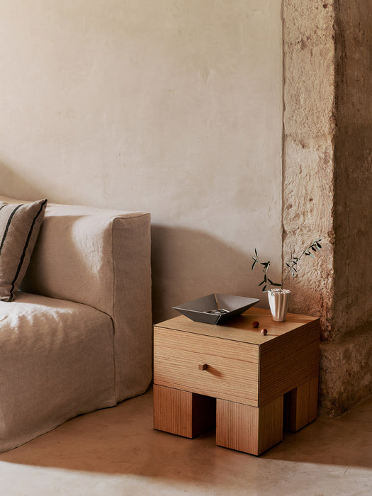 Mesita de noche Kuben de Ferm Living