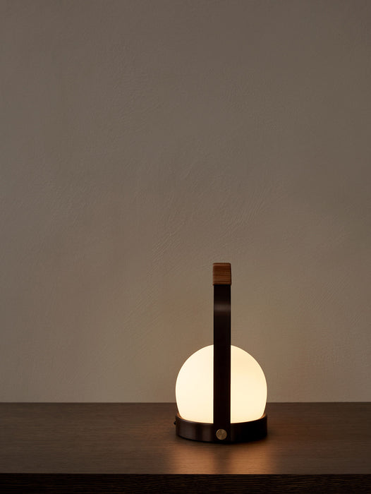 Lámpara Portátil Carrie Latón de Audo Copenhagen