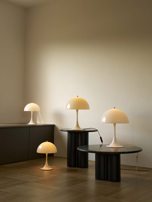 Lámpara de mesa Panthella 320 de Louis Poulsen