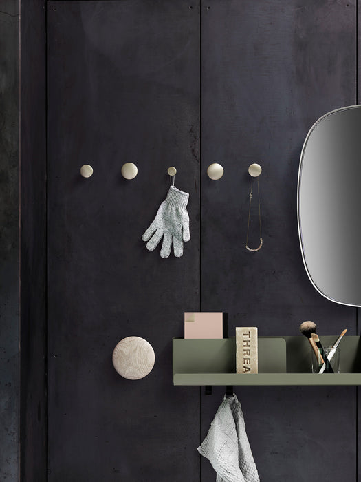 The Dots Metal Coat Rack de Muuto