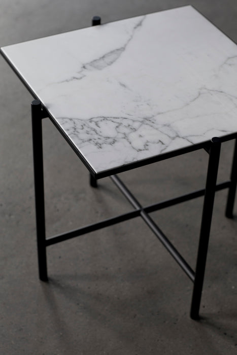 Mesa Auxiliar Side Table