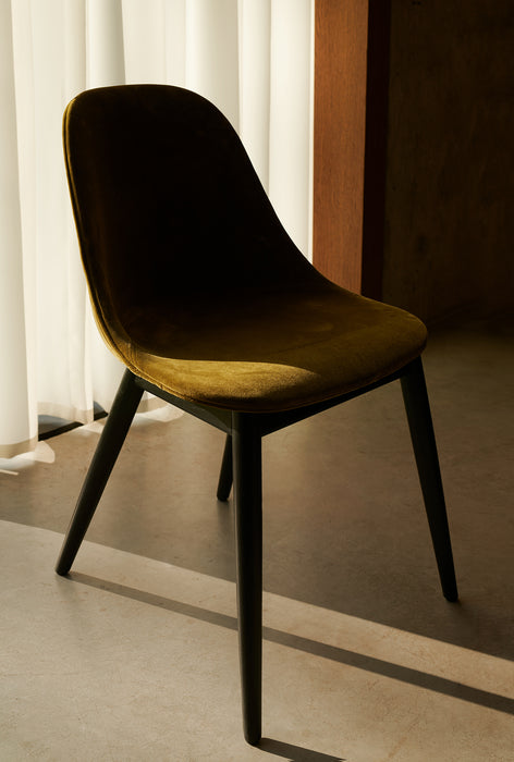 Silla Harbour Tapizada con Base Roble