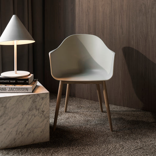 Silla Harbour con brazos Base Roble Audo Copenhagen