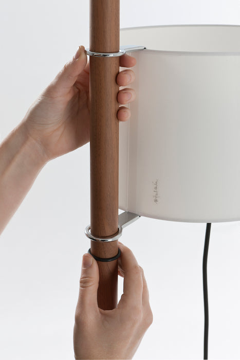 TMM floor lamp de Santa & Cole