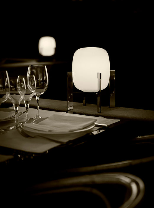 Lámpara de mesa Cestita Metálica